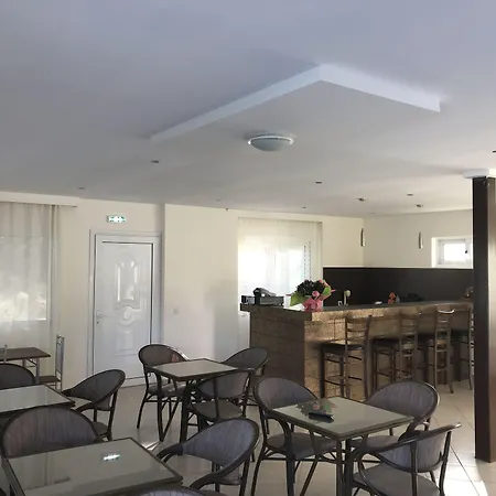 Ai Helis Apart Otel Svoronata